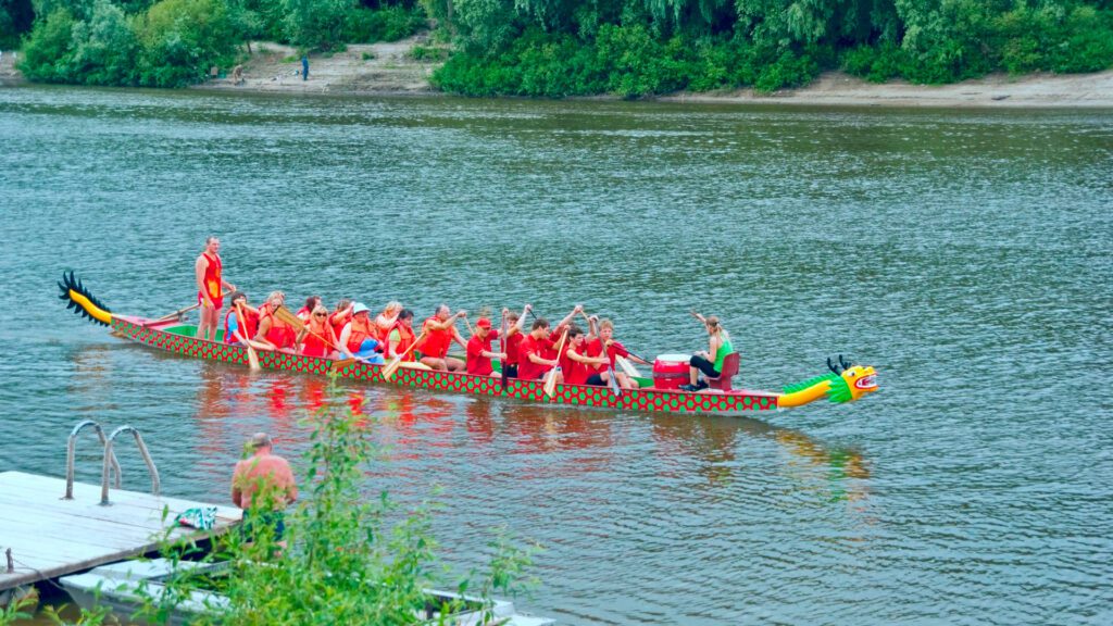 Large Canoeing boat for greater weight limit